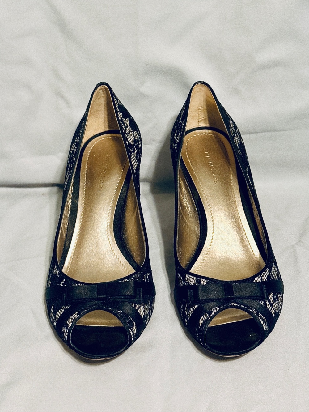 Ann Taylor Black Lace Peep-Toe Women's heels SZ 9